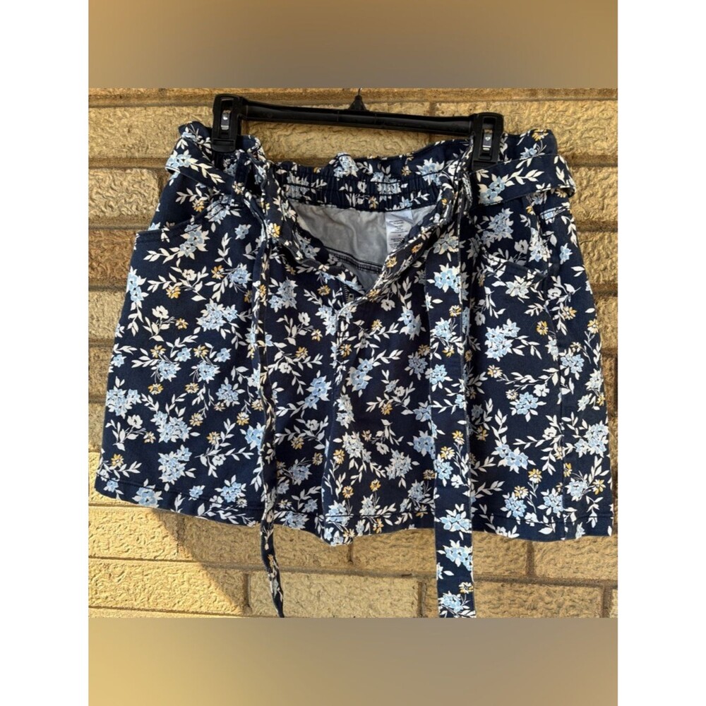 Time and Tru Navy Floral Shorts with Light Blue and Yellow Accents